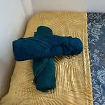 Golden * باريس
